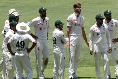 Fans blast Pakistan cricket team for poor performance in Perth Test
