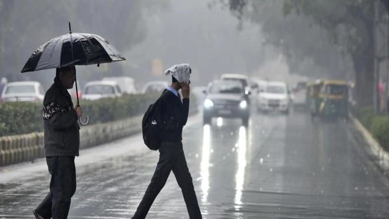 Karachi wakes up to light rain