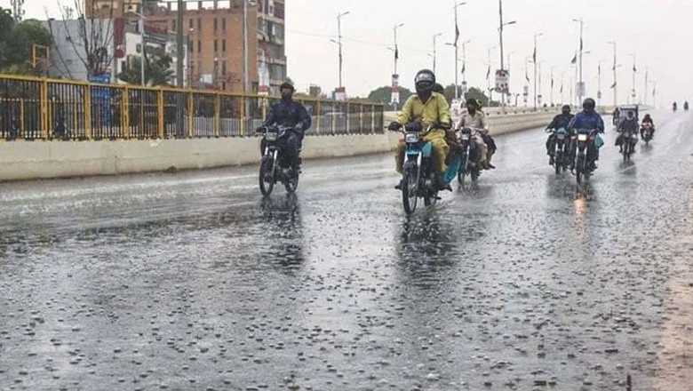 Karachiites advised to stay at homes as heavy rain likely to hit port city today