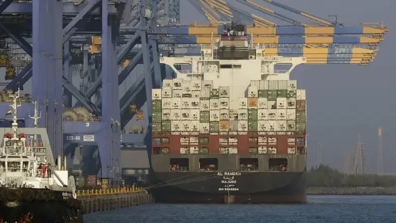 India stops Karachi-bound private cargo ship