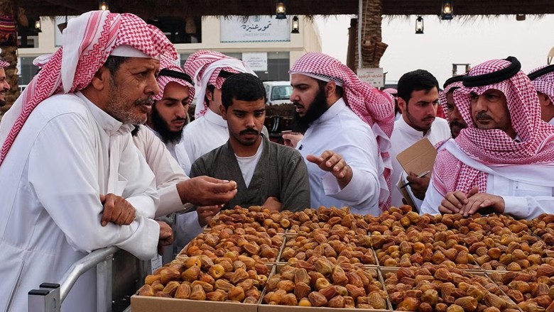 Saudi Arabia gifts 100 tonnes of dates to Pakistan ahead of Ramazan