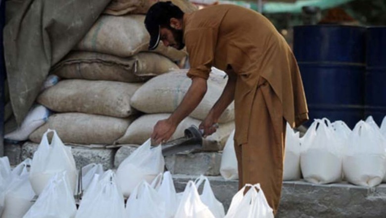 Karachi shopkeeper fined for selling flour below official rate
