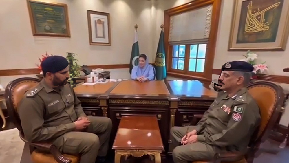 Watch: Maryam Nawaz apologises to cop who was mistreated by PML-N MPA