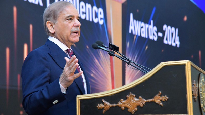 PM Shehbaz announces issuing blue passports, other incentives for top taxpayers