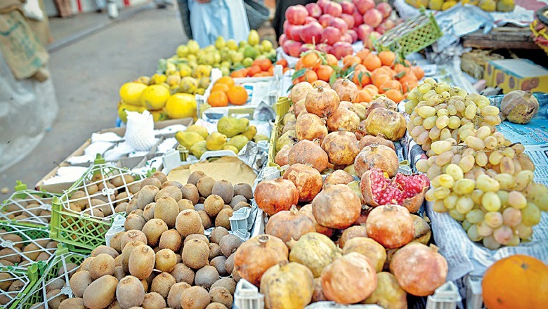 Woman 'robs' fruit vendor of Rs60,000 in Karachi
