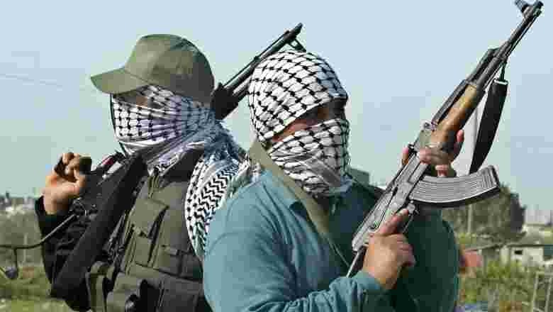 Kacha bandits kidnap three Pirs en route to collect donations in Sukkur