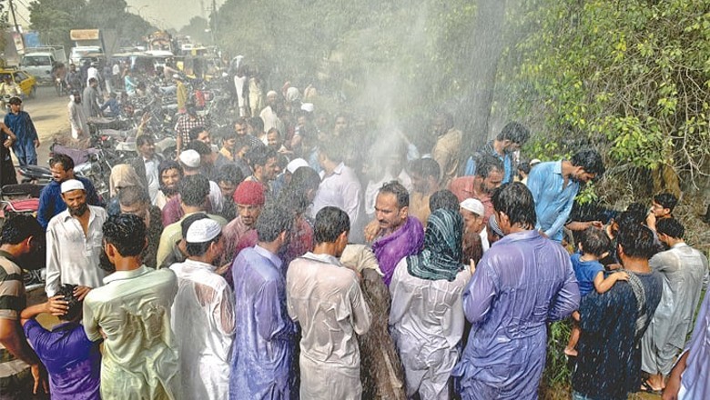 Southern parts of Karachi experienced a 'feels like' temperature of 45°C
