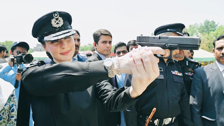CM Maryam gets hands-on experience with weaponry during Elite Force's event