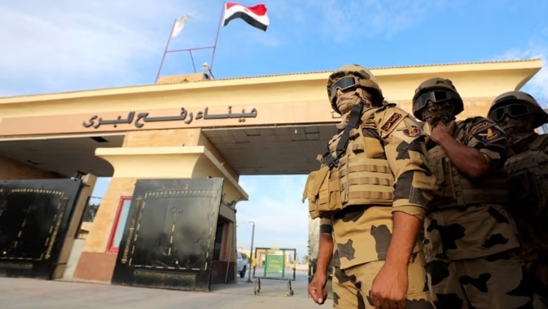 Israeli army opens fire at Egyptian forces at Rafah crossing, 1 killed
