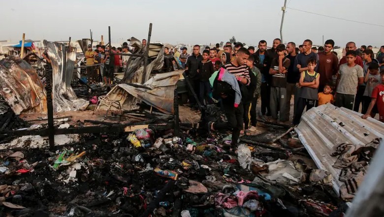 Watch: Israeli embassy in Mexico set on fire by protesters over Rafah massacre