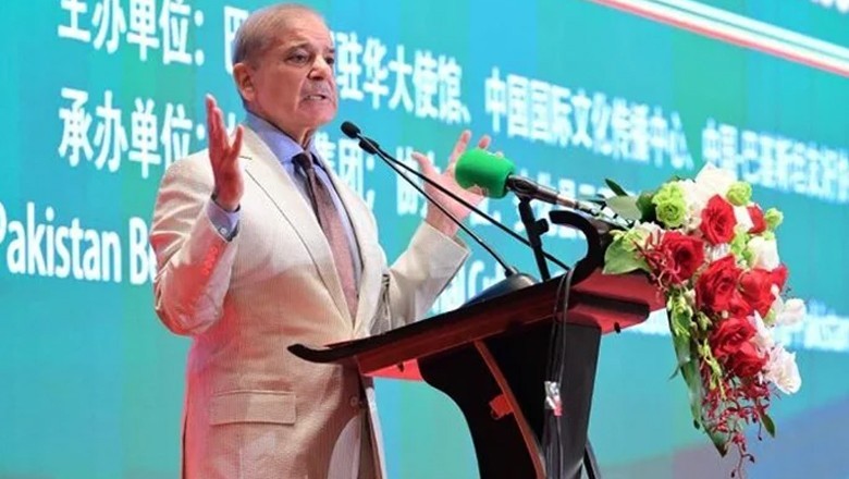 PM Shehbaz increases govt employees' salaries by 25%