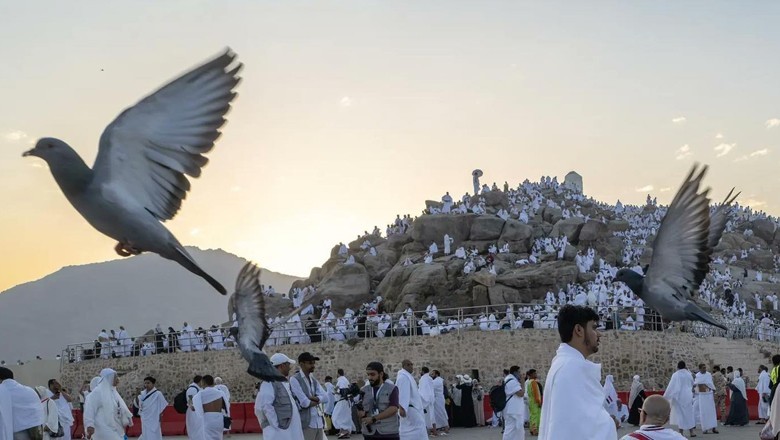 “Hajj is sacred, keep it free from political slogans,” says Sheikh Maher during Arafat sermon