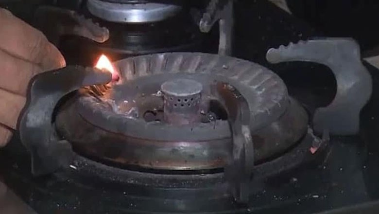 Which areas of Karachi will face gas suspension on Sunday?