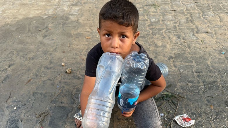 Palestinians forced to drink "dirty seawater" amid scorching heat: report