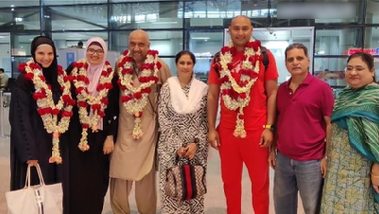 Sania Mirza receives warm welcome from family upon return from Hajj
