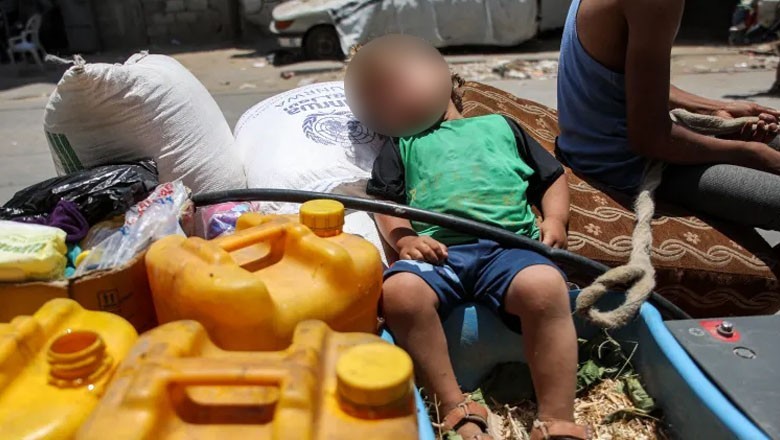 Israeli forces kill four of family while gathering water in Gaza