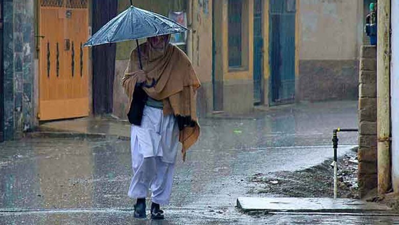 Karachi expects respite from heatwave with light rain today