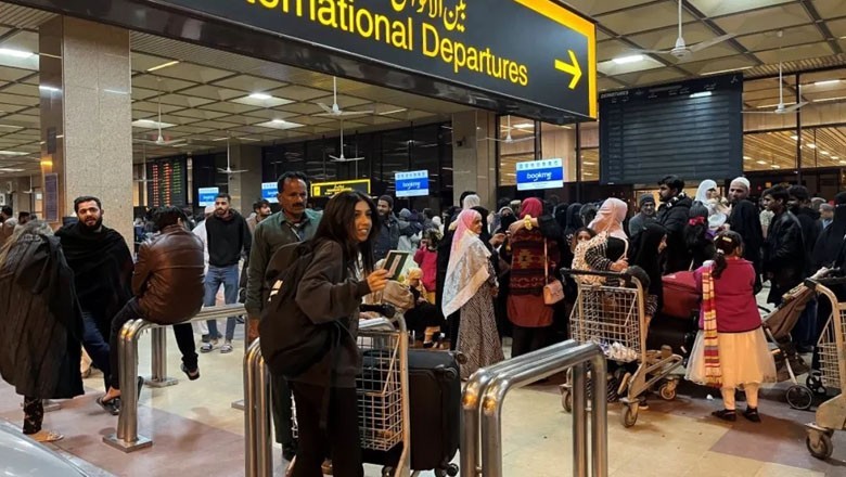 Over 700,000 young professionals migrated out of Pakistan in 2024: report