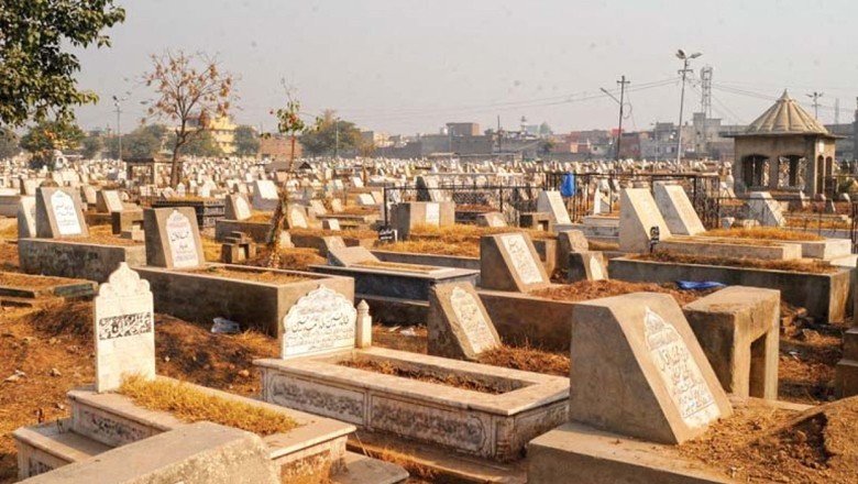 Couple accused of dismembering body in Karachi's cemetery remanded into police custody