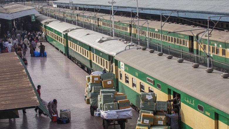 Two Pakistan Railway employees arrested over arms smuggling in Karachi