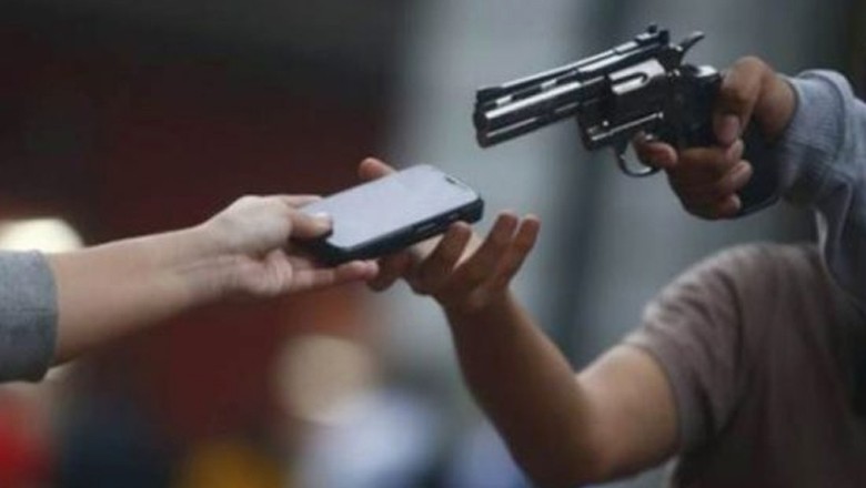 Dacoits steal meat during robbery at a house in Karachi