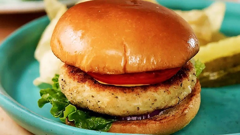 Woman hits restaurant manager with car over 'missing chicken piece' in burger