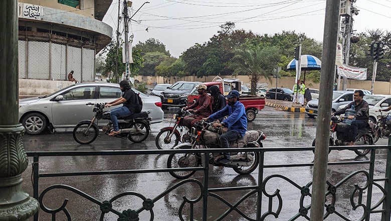 Heavy rain, thunderstorm likely to lash Karachi today
