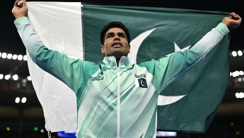 Gold-medalist Arshad Nadeem to reach Pakistan at 1am on Sunday