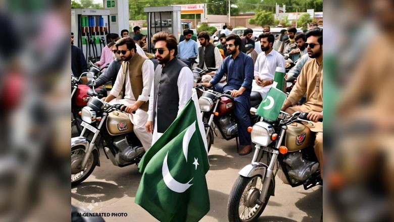 Pakistani politician celebrates Independence Day by distributing 'free petrol' to bikers