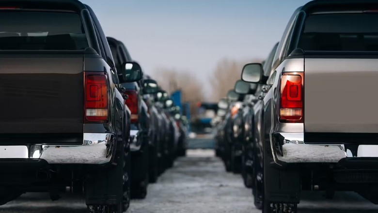 SHC bars govt from purchasing 138 double-cabin cars for bureaucrats