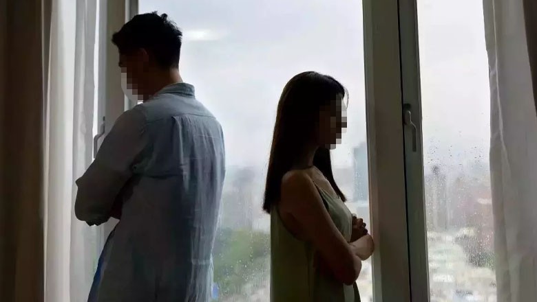 Woman seeks divorce as husband takes bath only once a month