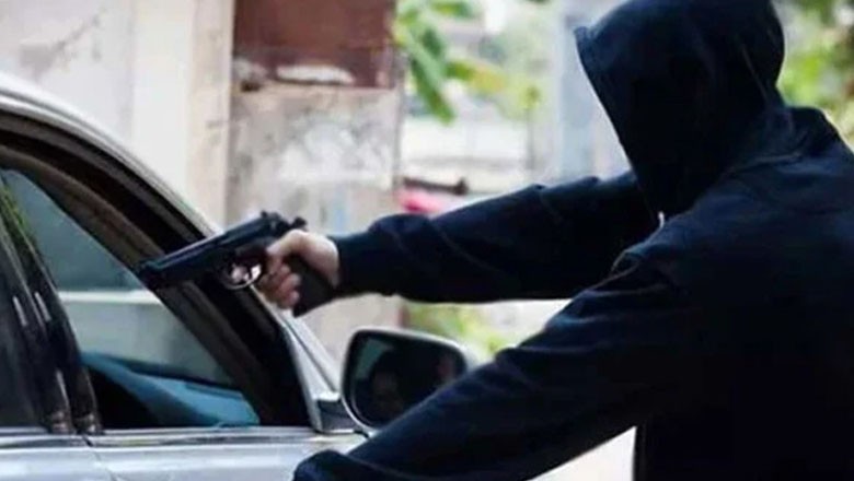Robbers loot Rs2.8 million cash from family at gunpoint in Karachi