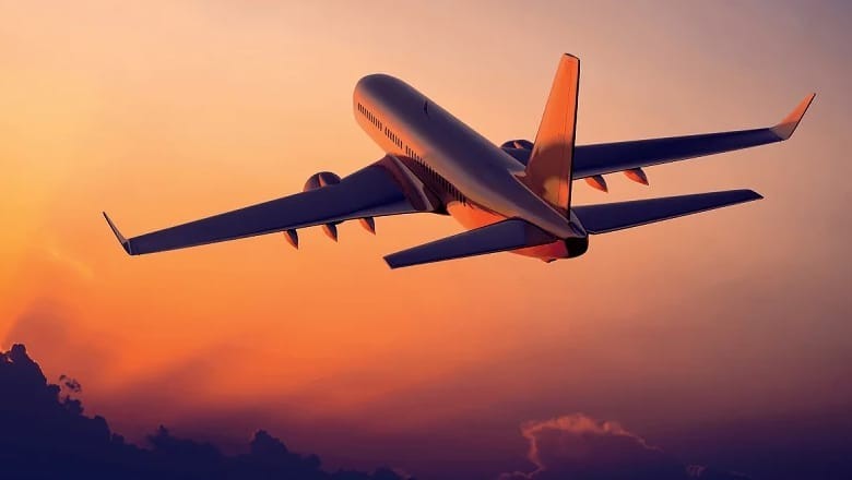 EU warns airlines to avoid Lebanese and Israeli airspace