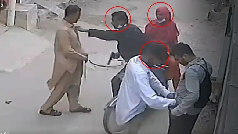 Robbers along with a female accomplice loot citizens in Karachi