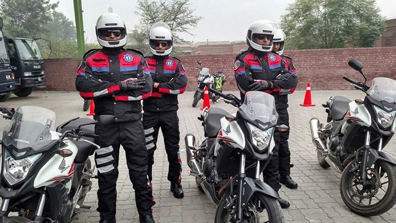 Robbers snatch govt Rifle, valuables from Dolphin Force squad at checkpost in Sheikhupura