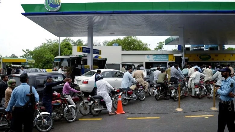 Petroleum consumption falls by 3% YoY in Pakistan