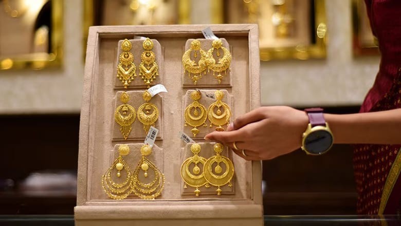 In line with global trend, gold prices dip in Pakistan
