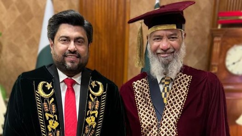 "You're siting with world's best governor," Mustafa Kamal tells Dr Zakir Naik