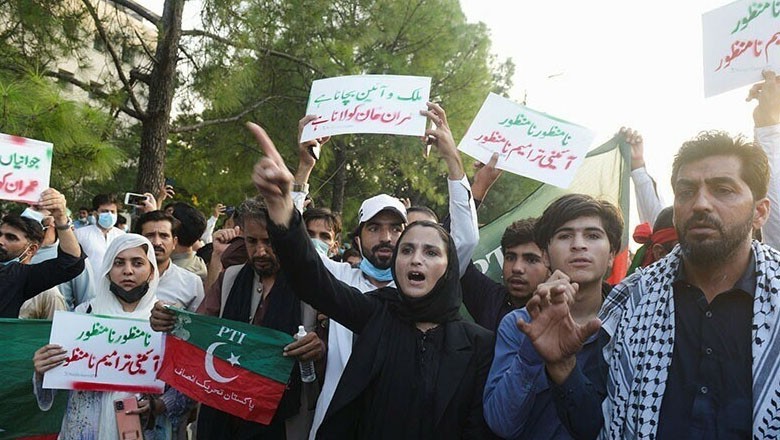 Govt urges PTI to postpone 15 Oct rally amidst SCO moot