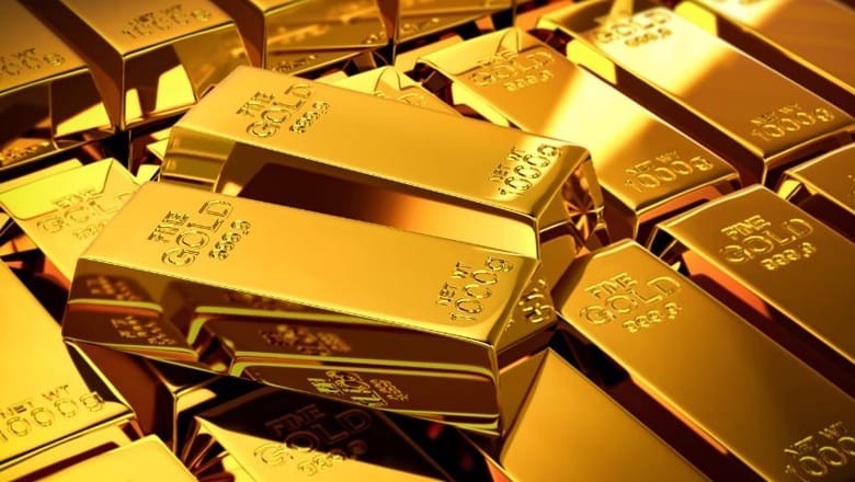 Gold hits fresh record high in Pakistan