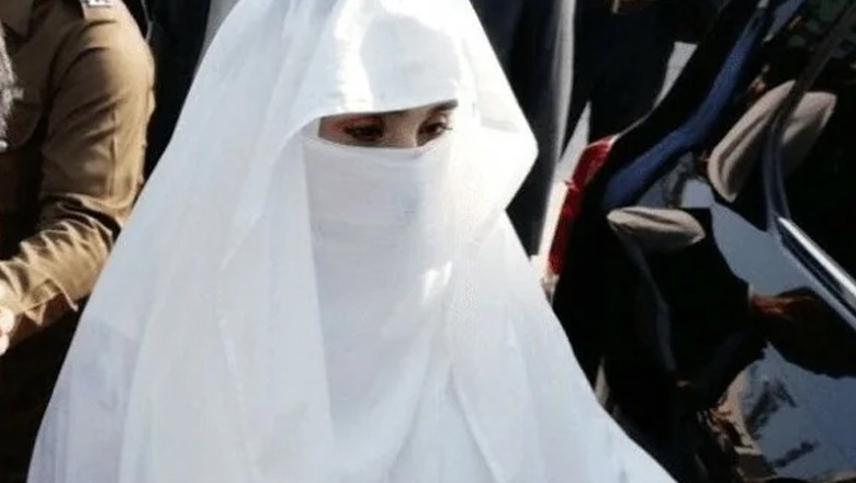 Bushra Bibi joins Islamabad march with CM KP’s caravan