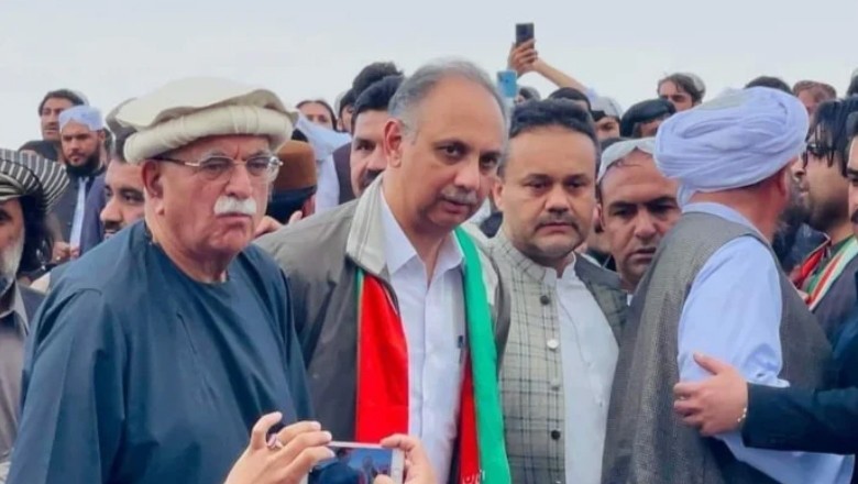 Mahmood Khan Achakzai asks PTI to postpone Civil Disobedience Movement