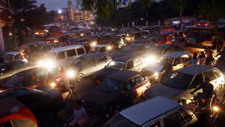 Karachi religious parties protest: Which roads are open and closed?