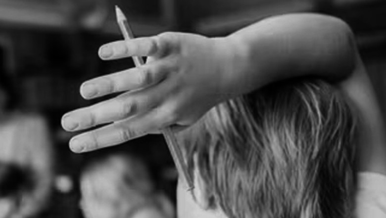 Primary student loses eye after teacher's 'torture' in Nawabshah