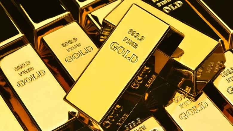 Gold prices rise by Rs400 per tola
