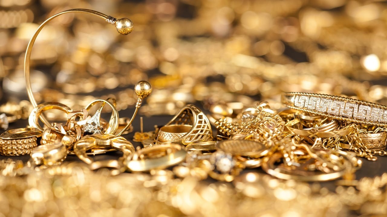 Gold prices see big drop in Pakistan