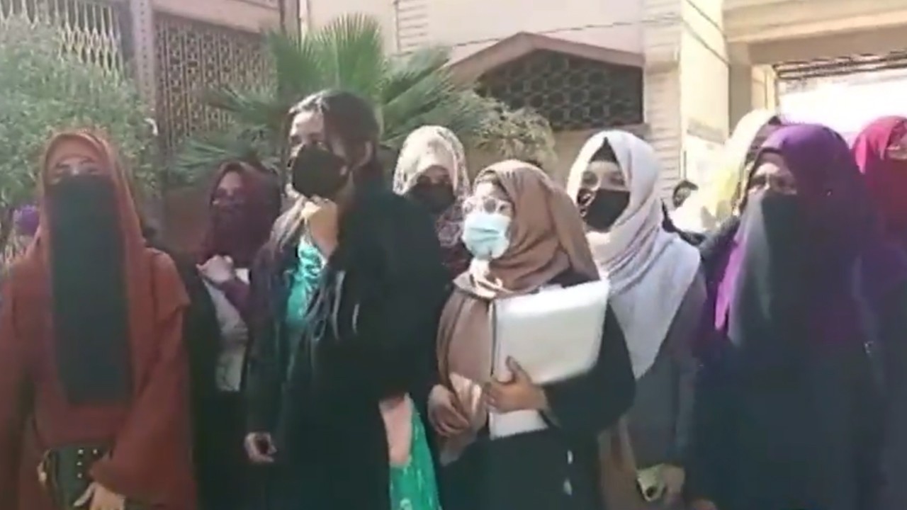 Karachi college official flees with Rs 900,000 exam fees