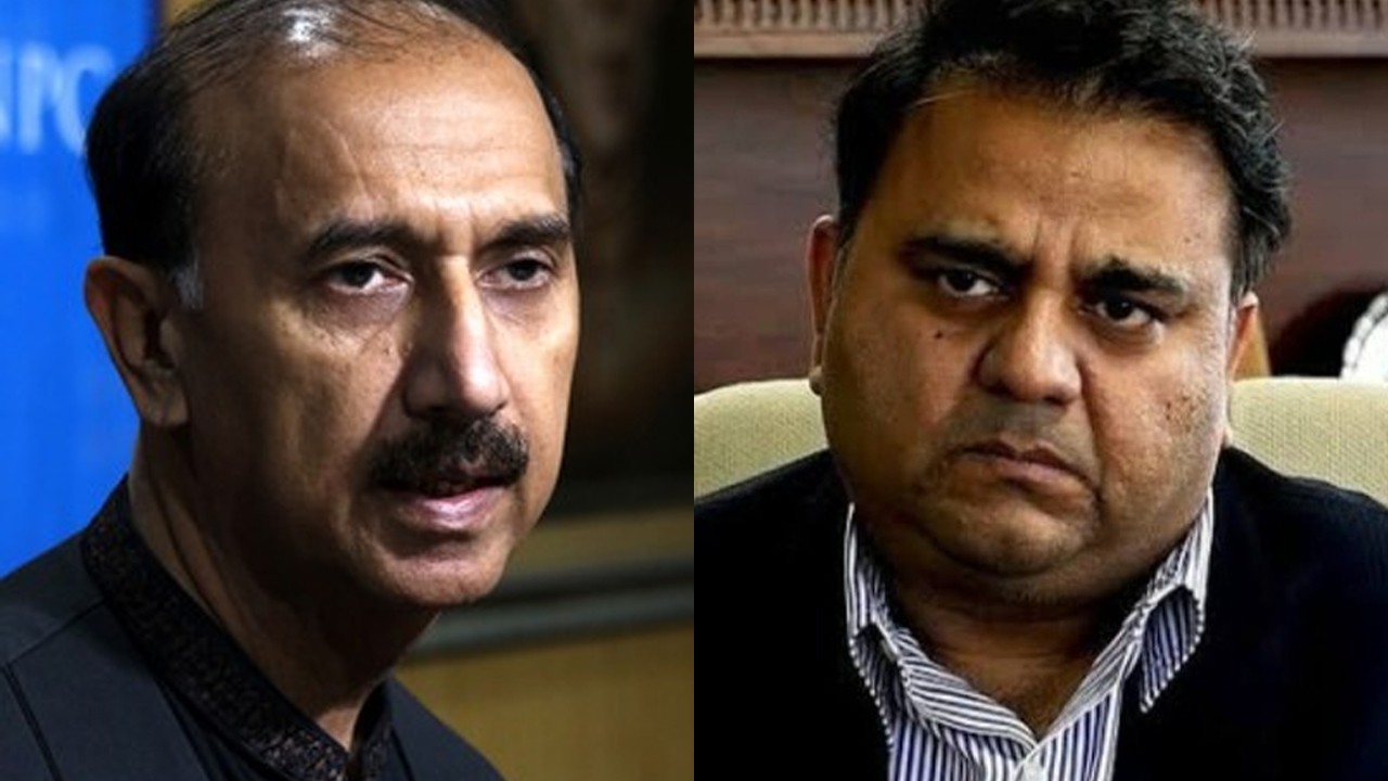 Fawad Chaudhry slaps Shoaib Shaheen outside Adiala Jail