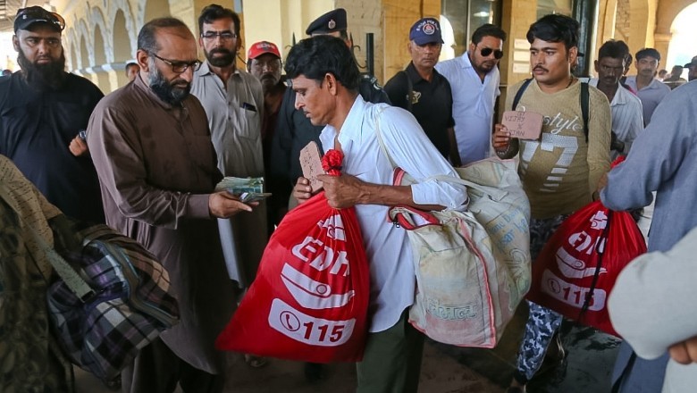 Pakistan releases 22 Indian fishermen