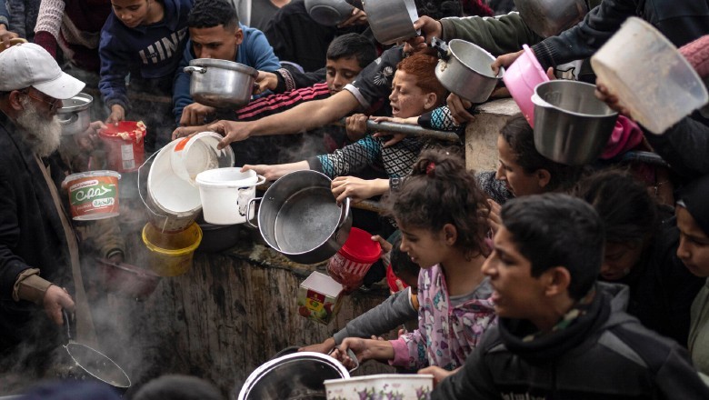 Israel bans all humanitarian aid from entering Gaza during Ramadan